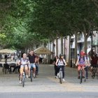 En Bici per Lleida mostra a Morón que aquest carril no està connectat - AMADO FORROLLA