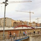 L’eliminació d’un pilar ha obligat a posar una estructura metàl·lica a la coberta dels Docs. - JORDI ECHEVARRIA