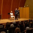 Espectacle ‘El Mentalista’, ahir en la clausura del curs de l’Aula d’Extensió Universitària de Lleida. - JORDI ECHEVARRIA