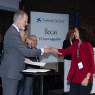 Irina Samy Cucurull, recollint ahir la seua beca a Madrid. - FUNDACIÓ LA CAIXA