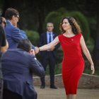 El president de la Generalitat, Salvador Illa, rep la presidenta de la Comunitat de Madrid, Isabel Díaz Ayuso.
