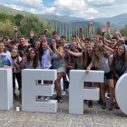 Pla general de bona part dels alumnes de l'INEFC Pirineus al Parc del Segre de la Seu d'Urgell després de l'acte d'inauguració dels nous estudis.