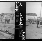 Fotografia d'Herrera i Ges digitalitzada. Escena quotidiana a l’entrada de Lleida pel Pont Vell l'11 d’abril de 1906.