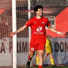 Llull celebra un dels seus dos gols amb què l’Alpicat va superar el Tàrrega. - IRIS SOLÀ