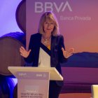 Manoli Jiménez, la directora de zona de BBVA a Lleida, s’adreça als assistents. - GERARD HOYAS