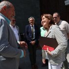 La consellera Paneque, rebuda pels representants d’Anpier i l’alcalde de Mollerussa. - J.GÓMEZ