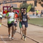 Un moment de la prova amb diversos corredors igualats al capdavant. - JORDI ECHEVARRIA