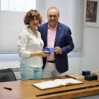 Sílvia Caballol, amb l’alcalde de Golmés, Jordi Calvís.