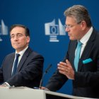 José Manuel Albares amb Maros Sefcovic en roda de premsa. - BELGA / EUROPA PRESS
