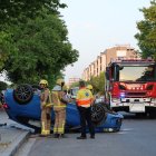 Dos padrins atropellats i tres ferits al bolcar un cotxe