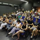 La convocatòria de la Paeria a la sala Jaume Magre va congregar una cinquantena de pares i alumnes. - MAGDALENA ALTISENT