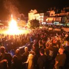 A Sort els participants van prendre la Falla Major, i es va donar pas a la cantata de la Cançó del Fallaire i un ball popular. - EDGAR ALDANA