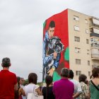 Un momento de la inauguración del mural, que está situado en la avenida Marimunt, 66.