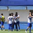 Jugadors del Mollerussa celebren un gol durant un partit d’aquesta temporada. - SANTI IGLESIAS