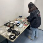 Imatge de la droga, diners i armes decomissades pels Mossos. - MOSSOS D’ESQUADRA