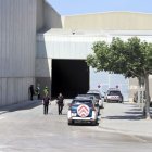 Agents dels Mossos ahir al matí en l’empresa on es va produir el sinistre laboral mortal. - MAGDALENA ALTISENT
