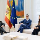 Pedro Sánchez es reuneix a la Moncloa amb els dirigents de Junts Jordi Turull i Míriam Nogueras. - ÁLEX ZEA / EUROPA PRESS