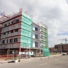 Imatge d’un edifici en obres a Lleida que serà per a lloguer. - SEGRE