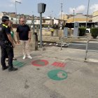 Els senyals pintats en el marc de ‘Mira i passa’. - RÀDIO BALAGUER