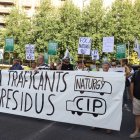 Els manifestants van tallar l’avinguda Catalunya a prop de la delegació de la Generalitat a Lleida. - MAGDALENA ALTISENT