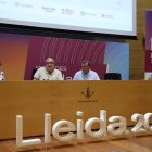 Turiel i Betran, moderats per la periodista Laura Alcalde. - AMADO FORROLLA