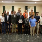 Roure, amb els seus familiars i representants de la corporació. - J.GÓMEZ