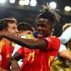 Nico Williams, celebrant un gol amb la selecció espanyola. - EFE/EPA/ANNA SZILAGYI