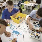 Alumnes de l’Escola Ramon Faus i Esteve a l’espai de La Llavor de Guissona. - C.MARSIÑACH