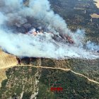 Una vista aèria de l'incendi a Os de Balaguer.