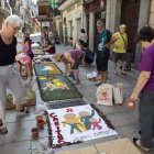 El carrer Fluvià de Guissona va acollir ahir les catifes. - CARMINA MARSIÑACH