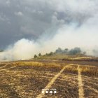 L’incendi de vegetació que es va originar ahir a Oliola, a la Noguera. - CARMINA MARSIÑACH