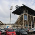 Una vista de l’exterior del Camp d’Esports entre la grada de Tribuna i la de Gol Nord. - AMADO FORROLLA