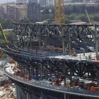 Imatge recent de les obres del Camp Nou, encara amb la tercera grada per construir.