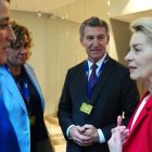 Alberto Núñez Feijóo amb Ursula von der Leyen. - SEBASTIÁN HIPPERDINGER / EUROPA PRESS