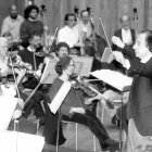Schifrin durant el concert que va oferir a Lleida el 1998. - LEO DELSHAMS