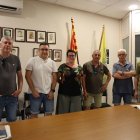 Joel Falcó (segon per l’esquerra) va formalitzar ahir la renúncia i Dèlia Almenara haurà de rellevar-lo. - AMADO FORROLLA