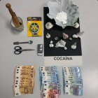 Imatge de la cocaïna, diners i utensilis decomissats. - MOSSOS D’ESQUADRA