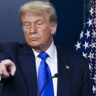 El president dels Estats Units, Donald Trump, respon a la premsa a la Casa Blanca. - EFE/SHAWN THEW