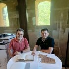 Moment de la formalització de la cessió dels documents. - ARXIU COMARCAL ALTA RIBAGORÇA