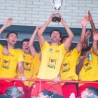 Els jugadors de Catalunya celebrant el títol de la primera edició del Mundialito Draft. - PAU PASCUAL PRAT