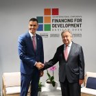 Sánchez, ahir, amb António Guterres a Sevilla. - MONCLOA