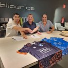 Xavi Bosch, Enric Duch i Edu Amat van segellar l’acord per a les dos pròximes temporades. - HOQUEI CÀTEDRA
