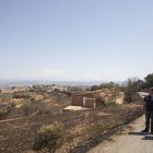 Les flames van passar per sobre d’algunes granges- El foc va envoltar del tot algunes granges com la de Jordi Vila a Guardiola, nucli de Vilanova de l’Aguda, a la Noguera, però no va danyar l’estructura de les edificacions. Joan Graells, reponsable d’Asaja i veí de Guarda-si-venes (Guissona), es va trobar amb la mateixa situació en una de les seues explotacions porcines. - C. MARSIÑACH