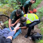 Un dels senderistes rescatats dimarts per la Guàrdia Civil al Pirineu oscenc. - GUÀRDIA CIVIL