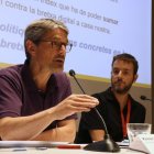 Xavier Trabado i Gerard Sentís, de la Taula del Tercer Sector, ahir durant la presentació. - NORMA VIDAL/ACN