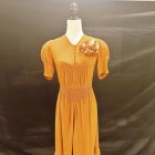 Vestit de la dècada de 1860, procedent del fons Balbina Alòs (cos MN 3472, faldilla MN 3473).