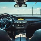 El interior de un coche.