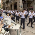 L’Orchestra Fiati Giovanni XXIII Pianezza d’Itàlia, a l’arribar a la plaça Paeria. - JORDI ECHEVARRIA