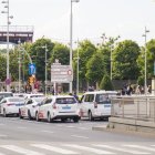 Diversos taxis ahir a la parada de l’estació de trens. - GERARD HOYAS