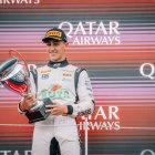Mari Boya, al podi, subjectant el trofeu que l’acredita com a vencedor a Silverstone. - CAMPOS RACING